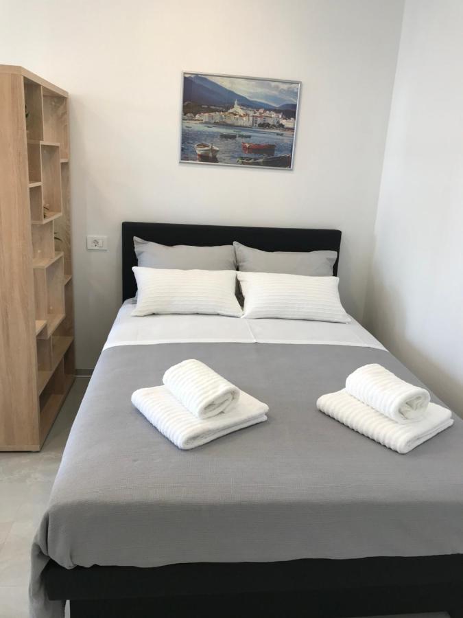 Apartment Sweet Dreams - *